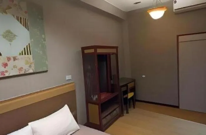 Hostel Buri *